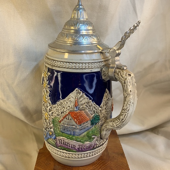 Handmade vintage beer/beir stein w/lid in EC - Picture 5 of 16